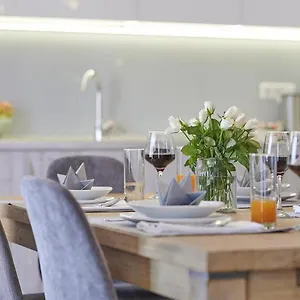 apartmani-laurus.hotels-in-trogir.com/