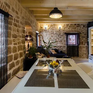 Capo Family & Capo -old Town-parking Apartament Trogir