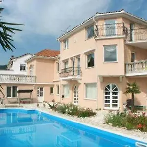 villa-palme-1.primorje-gorskikotar.com/