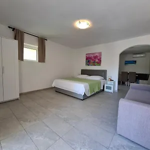 & Mila Appartement Banjol